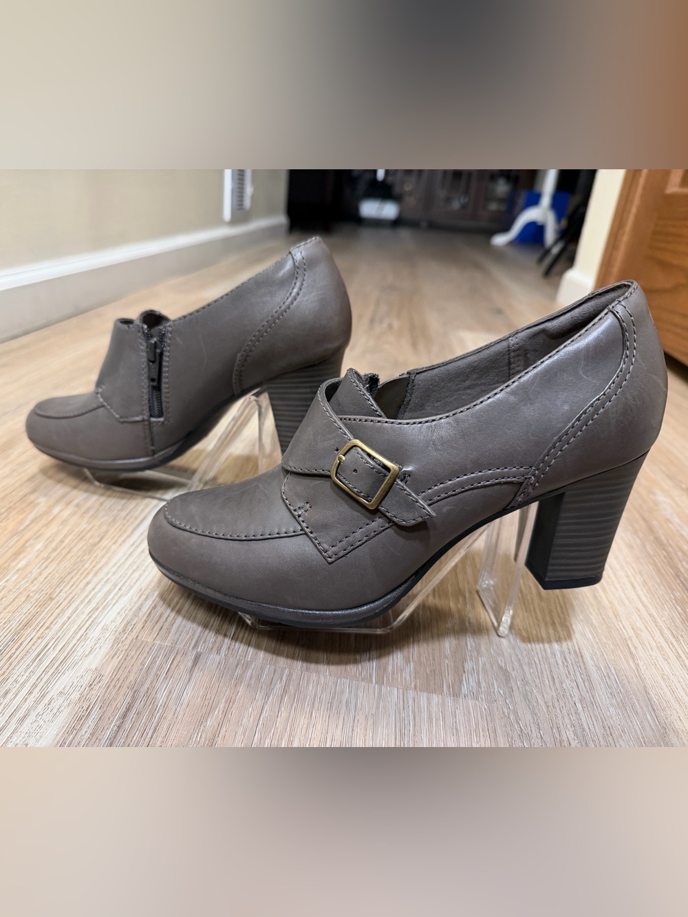 Clarks Collection Leather Taupe Block Heel Pumps Size 8.5 New